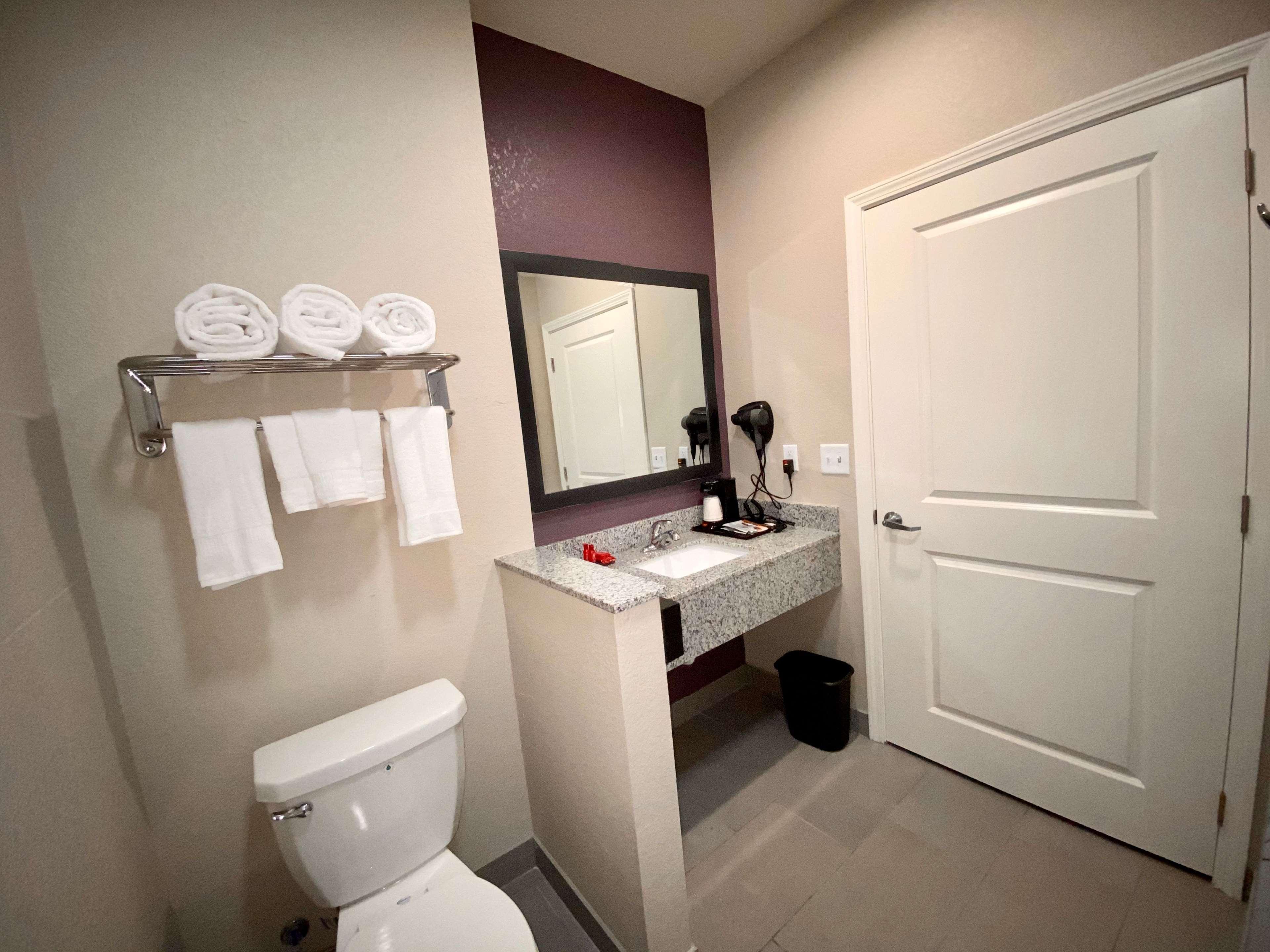 Surestay Plus Hotel By Best Western Ada Bagian luar foto