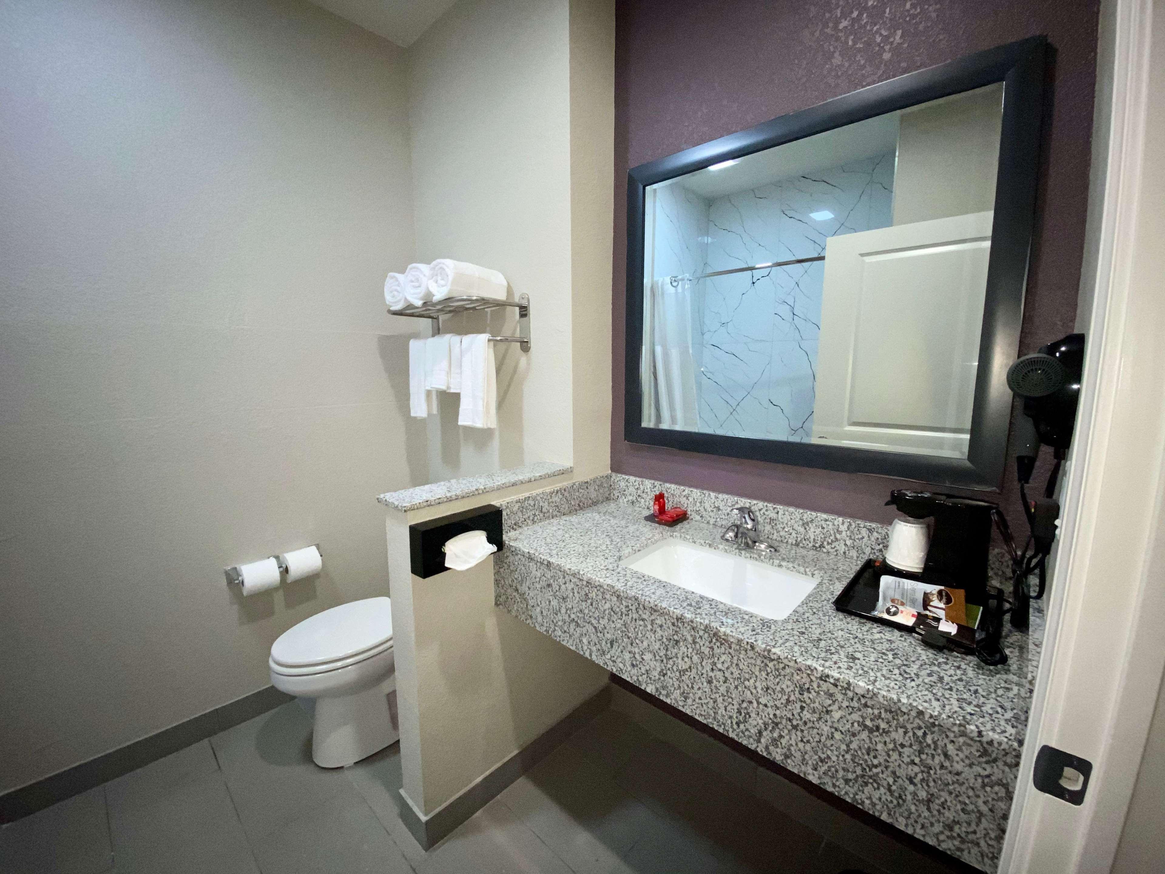 Surestay Plus Hotel By Best Western Ada Bagian luar foto