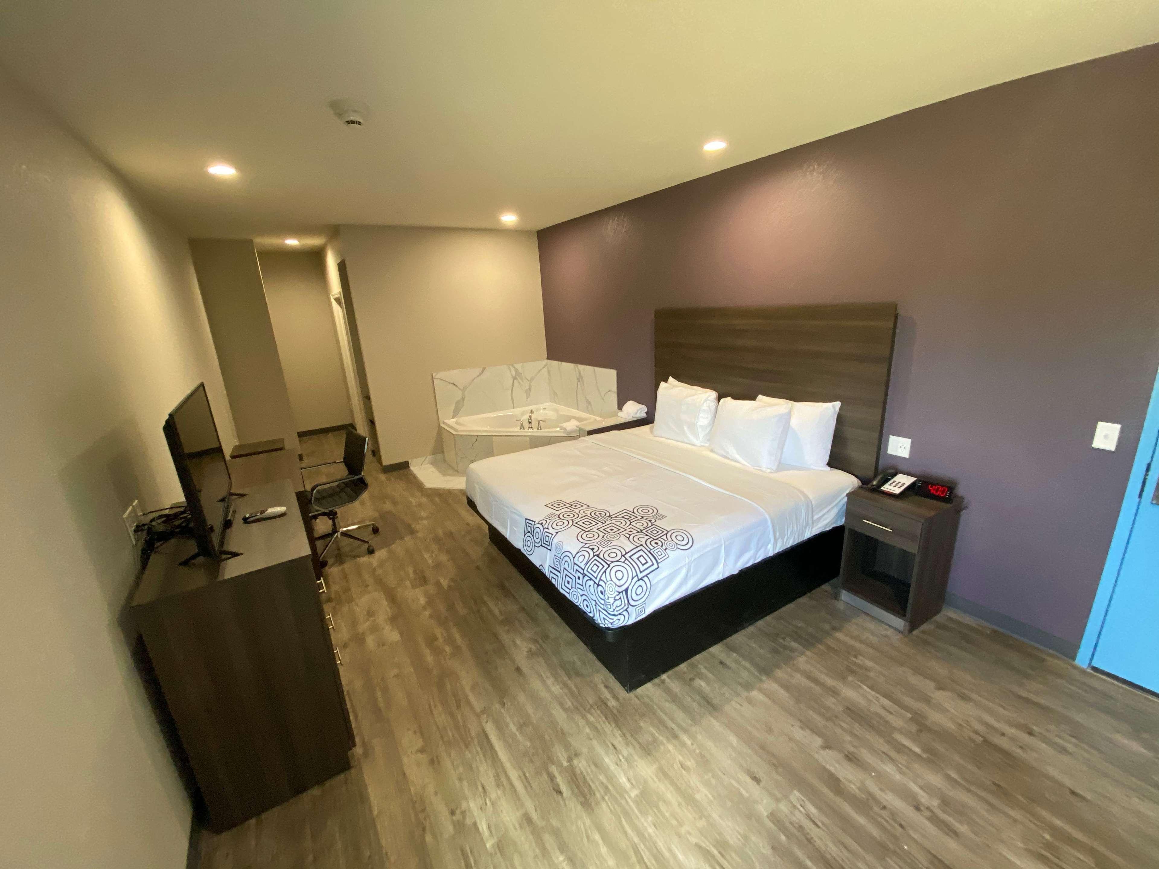 Surestay Plus Hotel By Best Western Ada Bagian luar foto
