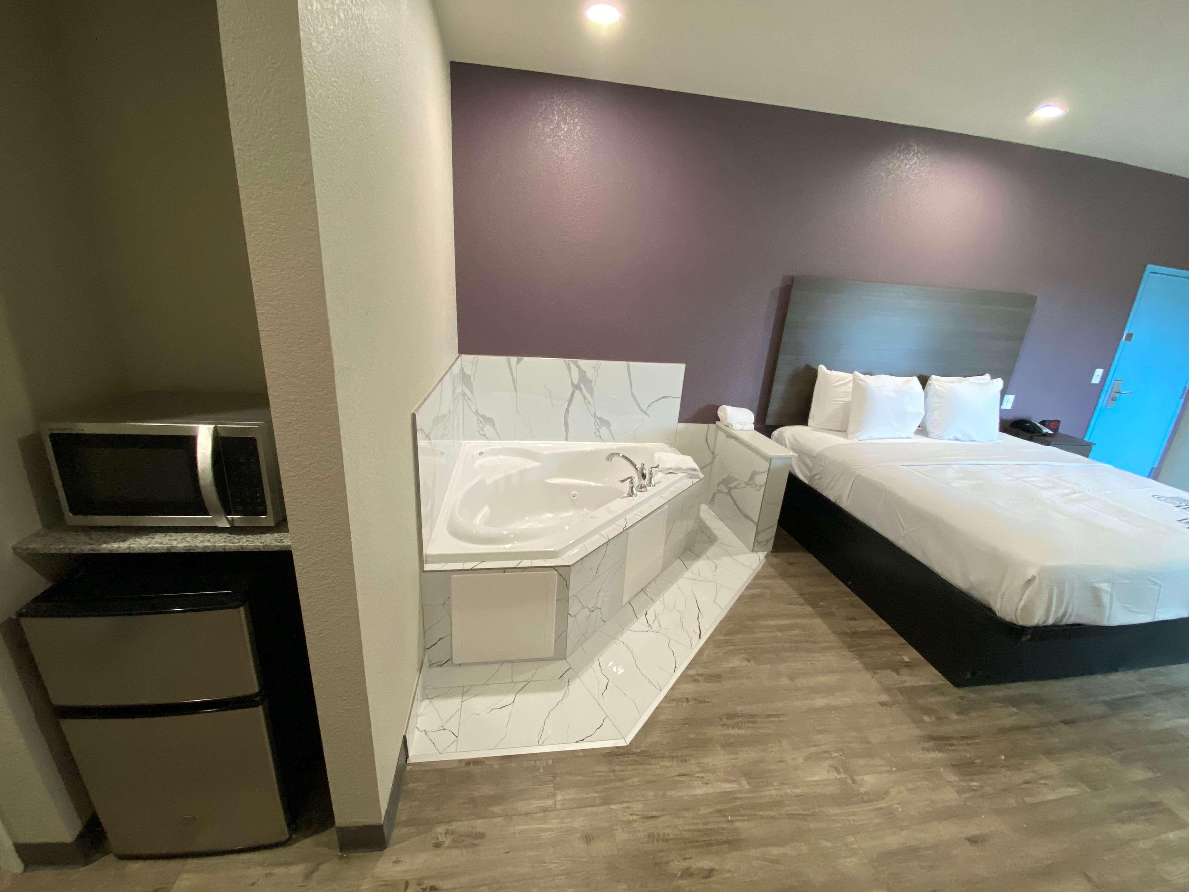 Surestay Plus Hotel By Best Western Ada Bagian luar foto